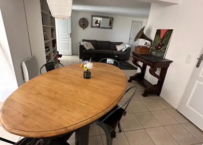 L'escale Jals ホームステイ ロクブリューヌ・シュル・アルジャン